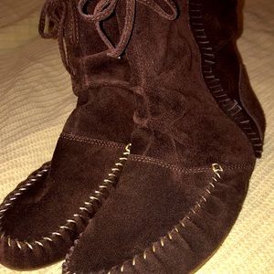 BRAND NEW MINNETONKA Moccasin booties